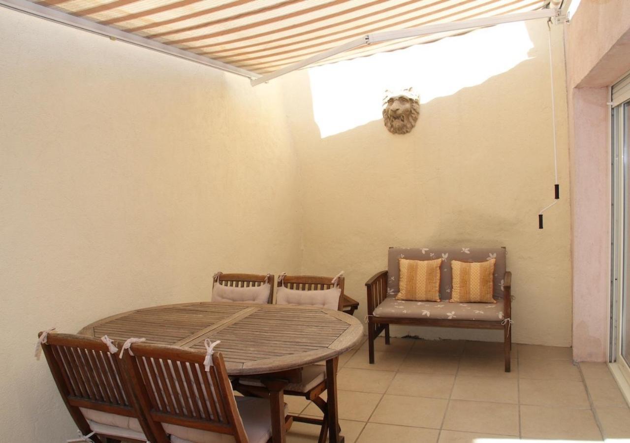 Agreable Maison De Ville Eyragues Exterior foto
