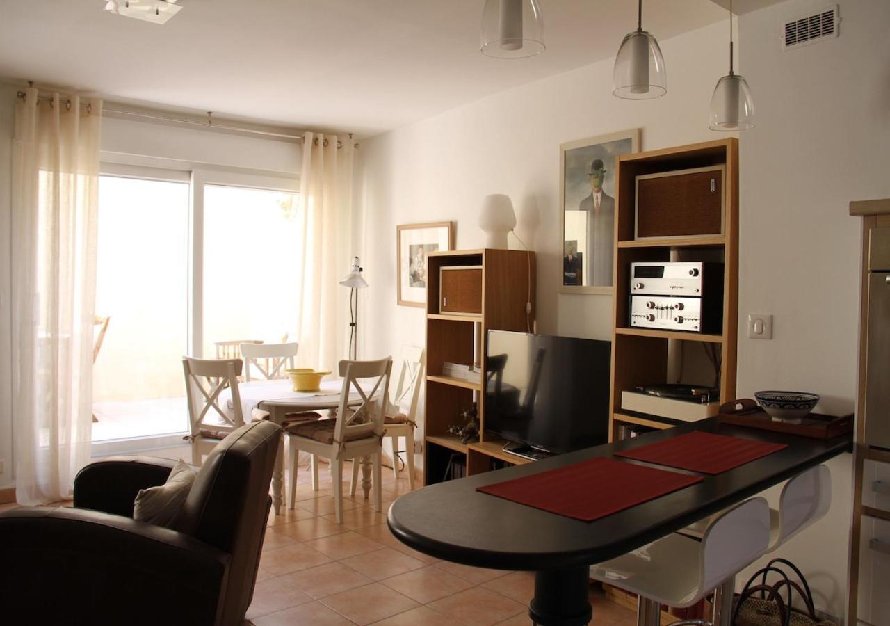 Agreable Maison De Ville Eyragues Exterior foto