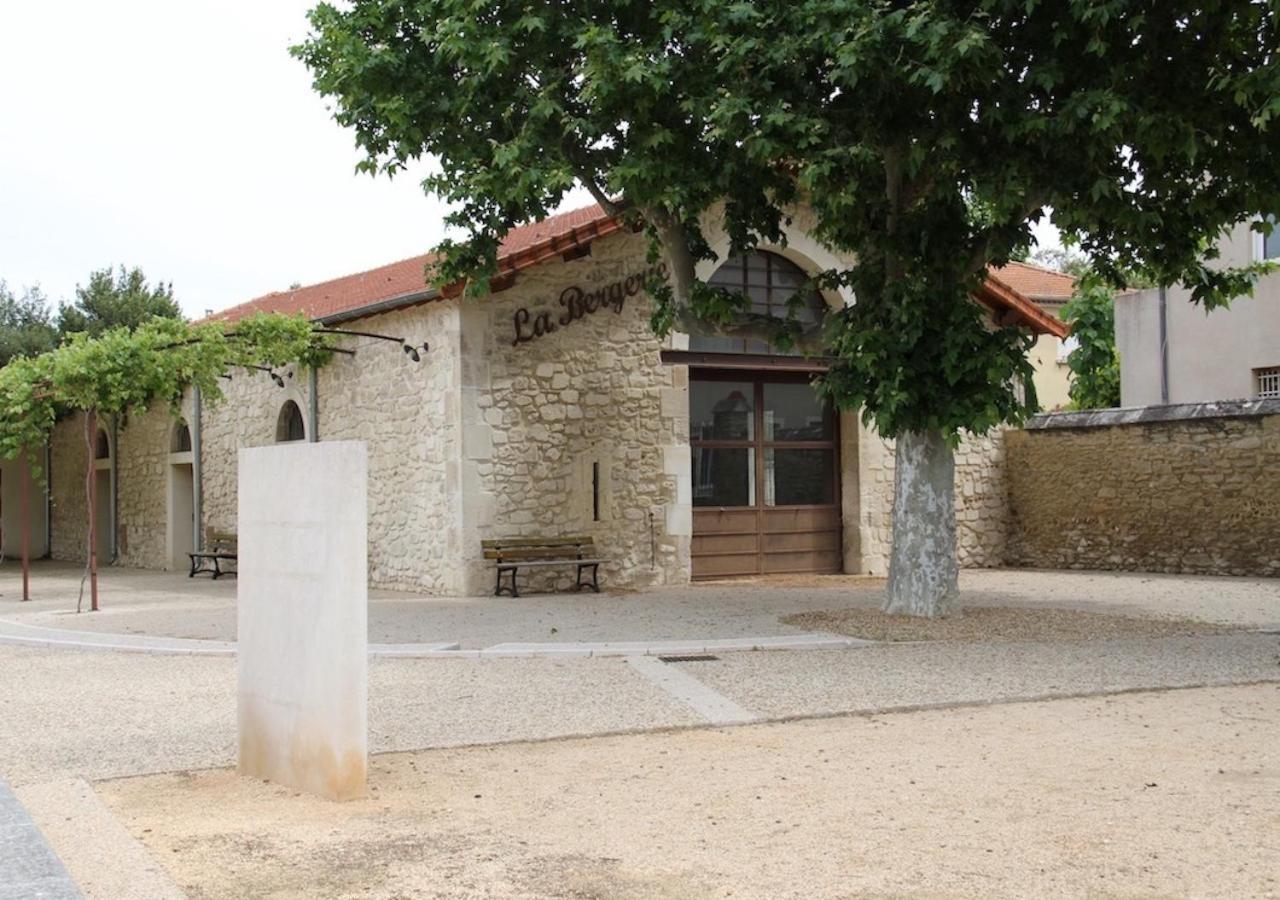 Agreable Maison De Ville Eyragues Exterior foto